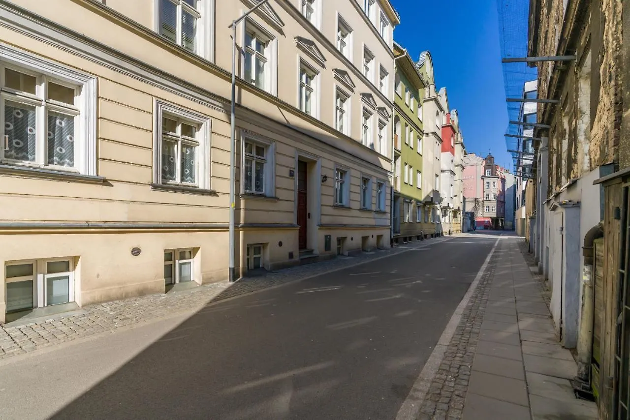 Old Town Underground Level Apartments By Renters Poznań