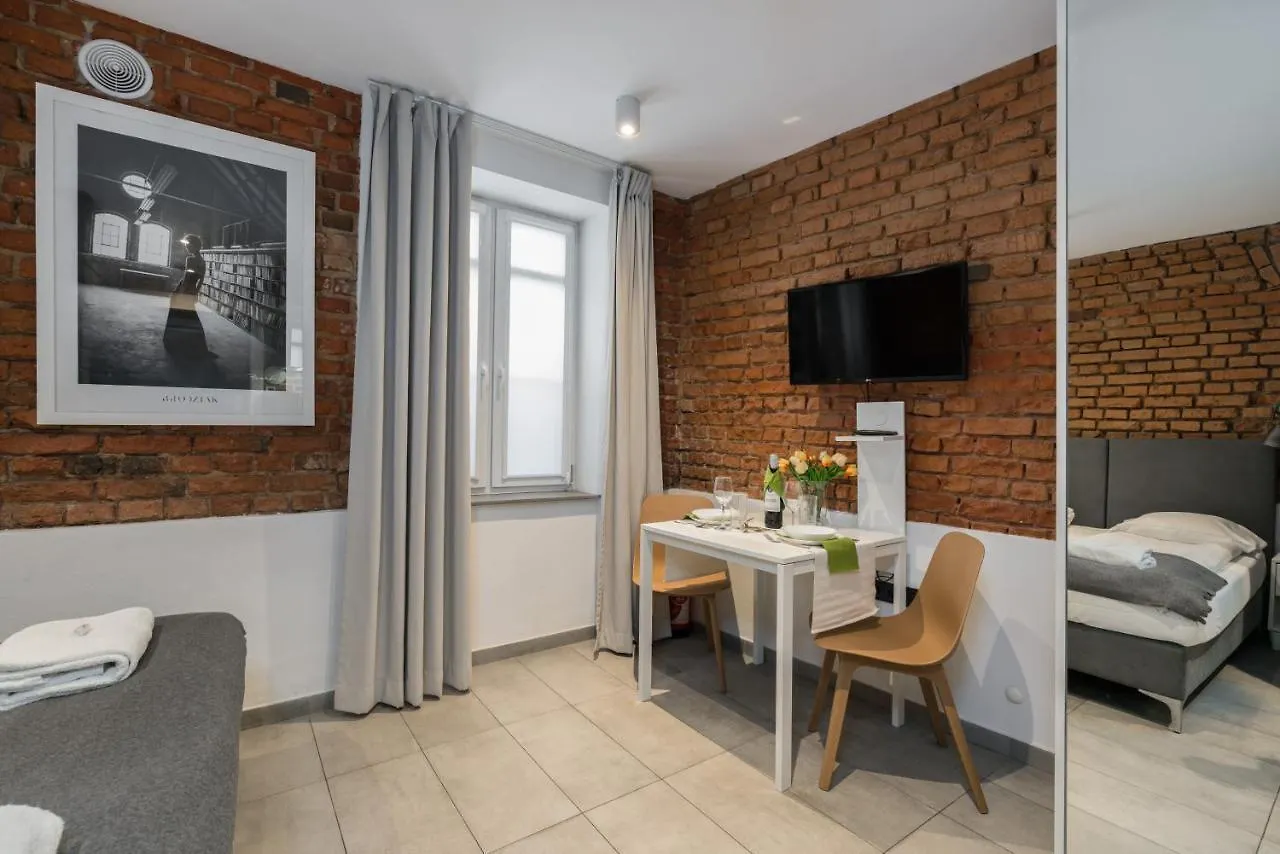 Old Town Underground Level Apartments By Renters Poznań