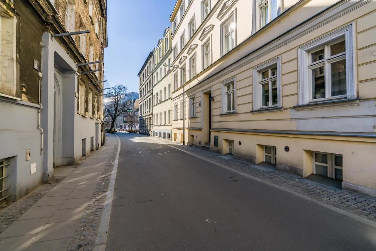 Old Town Underground Level Apartments By Renters Poznań Polska